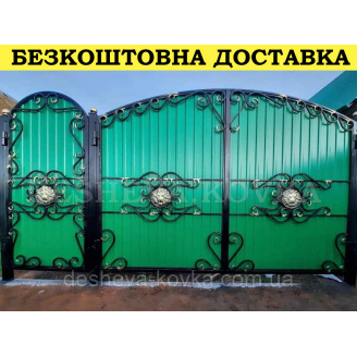 Кованые ворота из профнастилом и коваными элементами