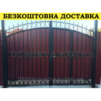 Кованые ворота из профнастилом и коваными элементами