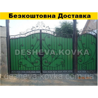 Распашные ворота из профнастила из коваными элементами