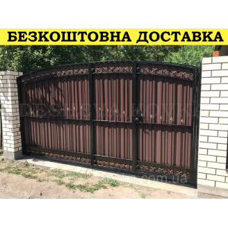 Кованые ворота из профнастилом и коваными элементами
