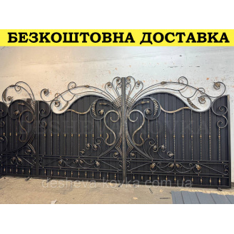 Кованые ворота из профнастилом и коваными элементами Код: А-01222