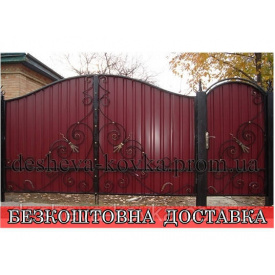 Кованые ворота из профнастила и элементами ковки