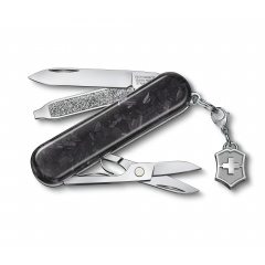 Складной нож Victorinox Classic SD Brilliant Carbon 58 мм 5 функций рукоять из карбона (0.6221.90) Ворожба