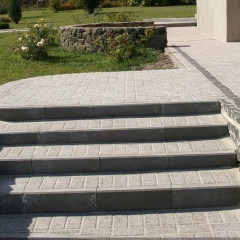 Поребрик Золотий Мандарин 1000х200х60 мм на сірому цементі чорний Покровськ