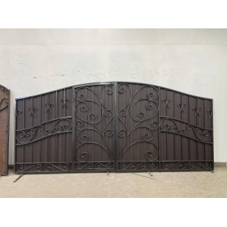 Эксклюзивные кованые ворота из профнастила
