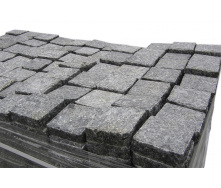 Пилено-колота брусчатка (