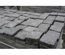 Пилено-колота брусчатка (