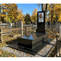 Комплект пам'ятника з чорного граніту Киев