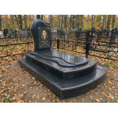 Елітний пам'ятник з чорного граніту Новомосковск