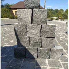 Гранітна бруківка пилено-колота поліпшена (Габро) Фастів