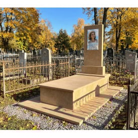 Комплект пам'ятника з жовтого піщаника