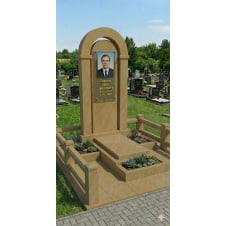 Елітний пам'ятник із піщаника з аркою