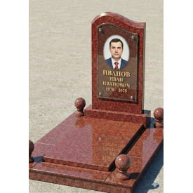 Пам'ятник із червоного граніту для одного з надгробною плитою та відмосткою
