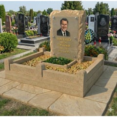 Меморіальний комплекс для чоловіка "Скала 2" пісковик Ясногородка