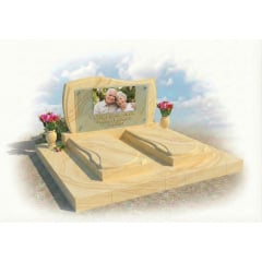 Великий подвійний пам'ятник зі світлого каменю Ровно