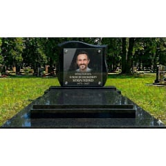 Елітний гранітний пам'ятник із горизонтальною стелою габбро Новомосковськ