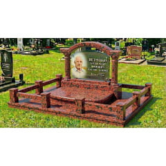 Меморіальний комплекс з аркою та колонами червоний граніт Токмак