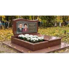 Подвійний горизонтальний пам'ятник із квітником і відмосткою з червоного граніту
