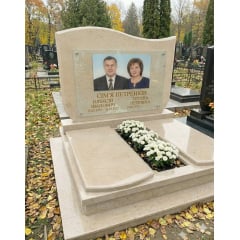 Подвійний пам'ятник із горизонтальною стелою й відмосткою білий камінь Київ