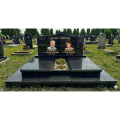 Подвійний пам'ятник із горизонтальною стелою та майданчиком габбару Кам'янець-Подільський