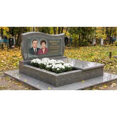 Подвійний горизонтальний пам'ятник із квітником і відмосткою із сірого граніту Васильевка