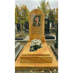 Класичний пам'ятник для чоловіка з цоколем із жовтого піщаника Киев