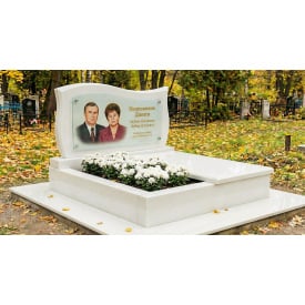 Подвійний горизонтальний пам'ятник із квітником і відмосткою з білого каменю